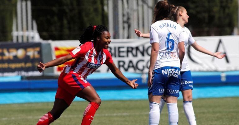  La jugadora del Zaragoza, Luzmila celebra el gol marcado ante las jugadoras del Atlético de Madrid durante el partido de la 30ª y última jornada de la Liga femenina que han disputado hoy en Zaragoza. 