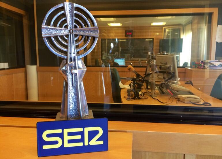 Estatuilla original obra de Suso de Marco