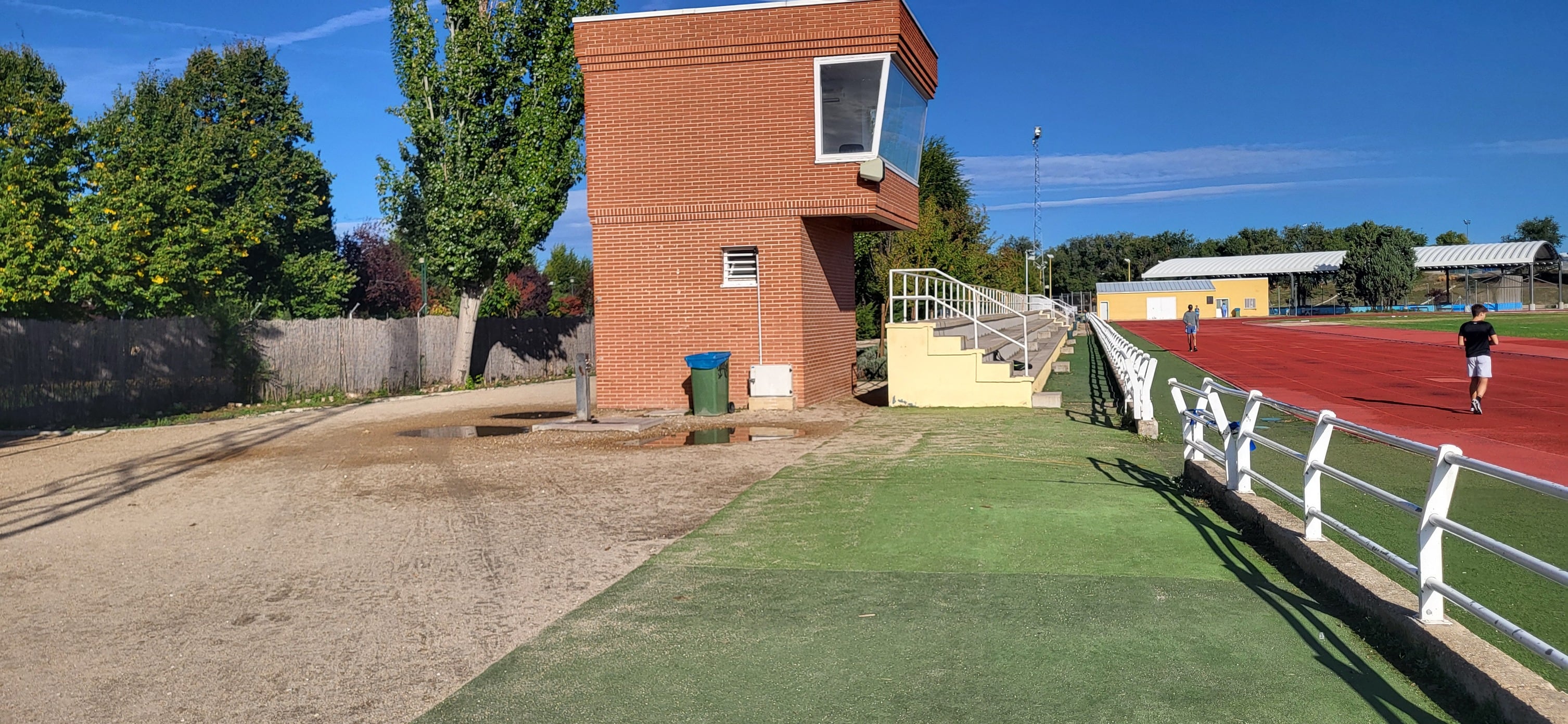 Instalaciones del Polideportivo Andrés Torrejón / Asociación de Vecinos El Soto Móstoles