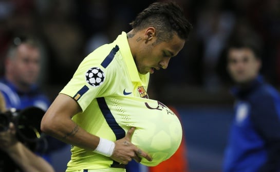 Football - Paris St Germain v FC Barcelona - UEFA Champions League Quarter Final First Leg - Parc des Princes, Paris, France - 15/4/15  Neymar celebrates after scoring the first goal for Barcelona  Reuters / Gonzalo Fuentes