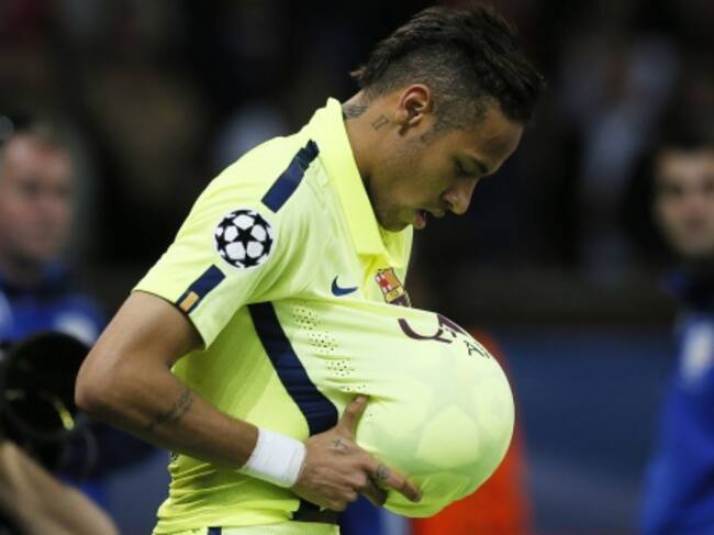 Football - Paris St Germain v FC Barcelona - UEFA Champions League Quarter Final First Leg - Parc des Princes, Paris, France - 15/4/15 Neymar celebrates after scoring the first goal for Barcelona Reuters / Gonzalo Fuentes