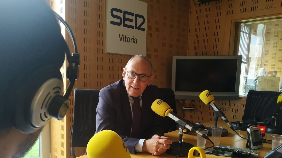 Ramiro Gonzalez: "Confio en Amaia Barredo, pero si le abren juicio tendré que prescindir de ella"