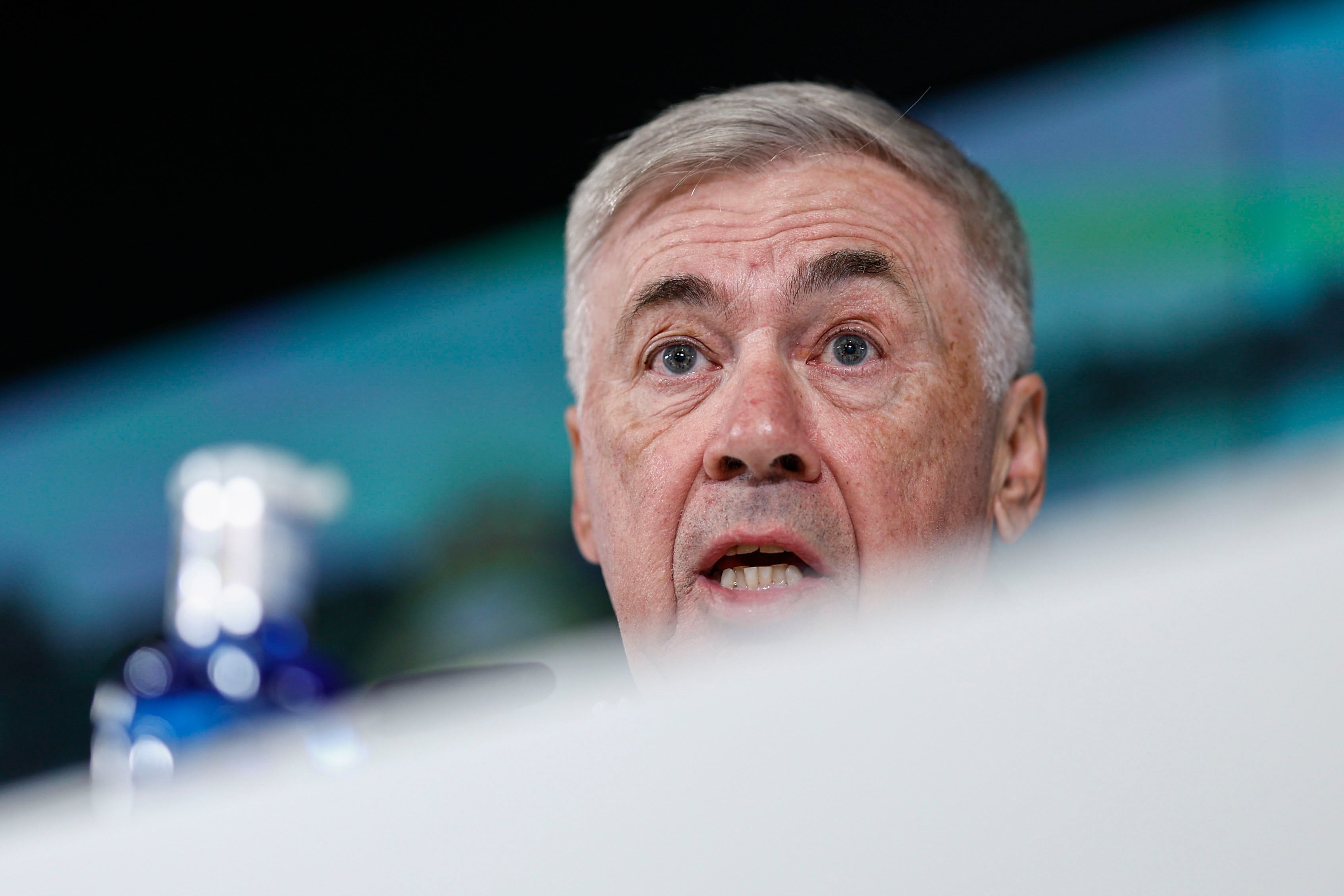 El entrenador del Real Madrid, Carlo Ancelotti, da una rueda de prensa tras el entrenamiento del equipo en la ciudad deportiva del club