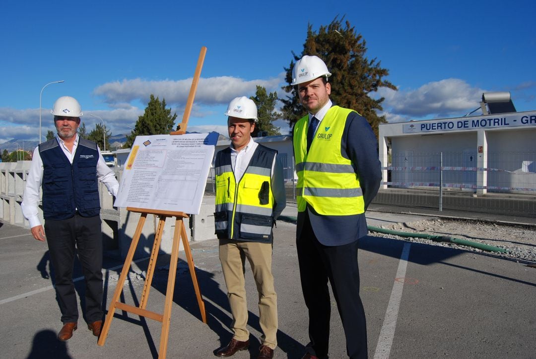 El presidente de la autoridad portuaria, José García Fuentes, durante la presentación de la obra