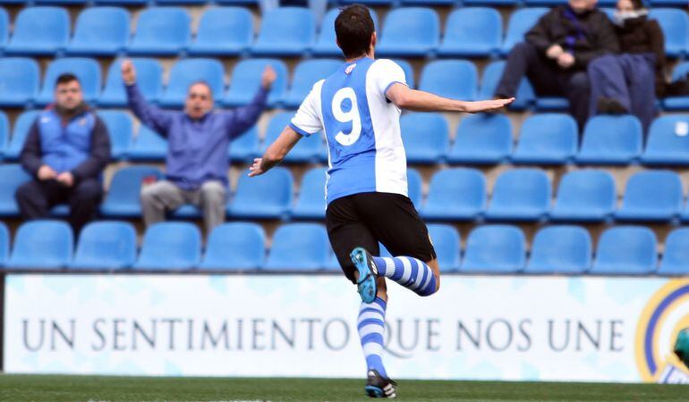 David Mainz celebra su primer gol con la camiseta del Hércules