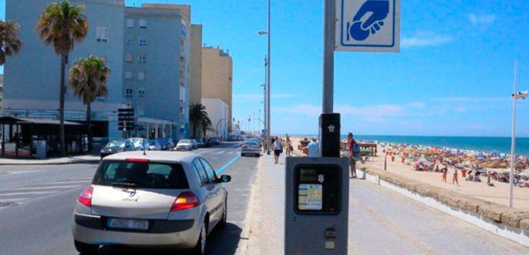 Imagen de la zona azul en el Paseo Marítimo de Cádiz