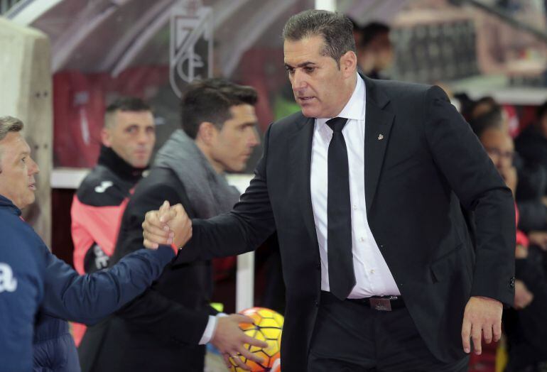 El entrenador del Granada, José Ramón Sandoval, durante el partido ante el Getafe