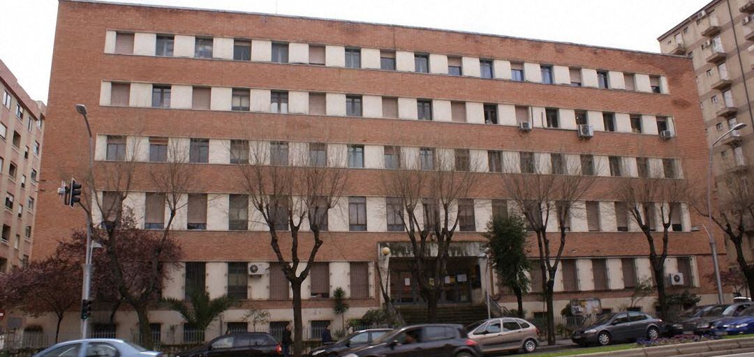 Fachada de la Universidad Popular de Jaén.