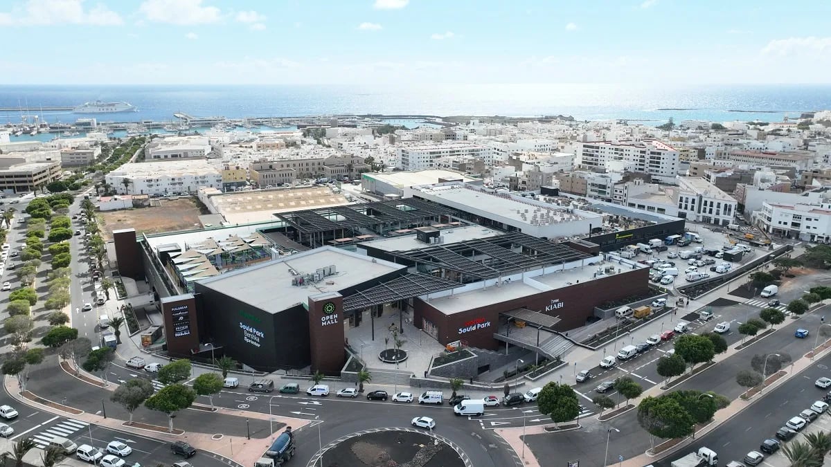 Vista aérea del centro comercial Open Mall Lanzarote, en Arrecife.