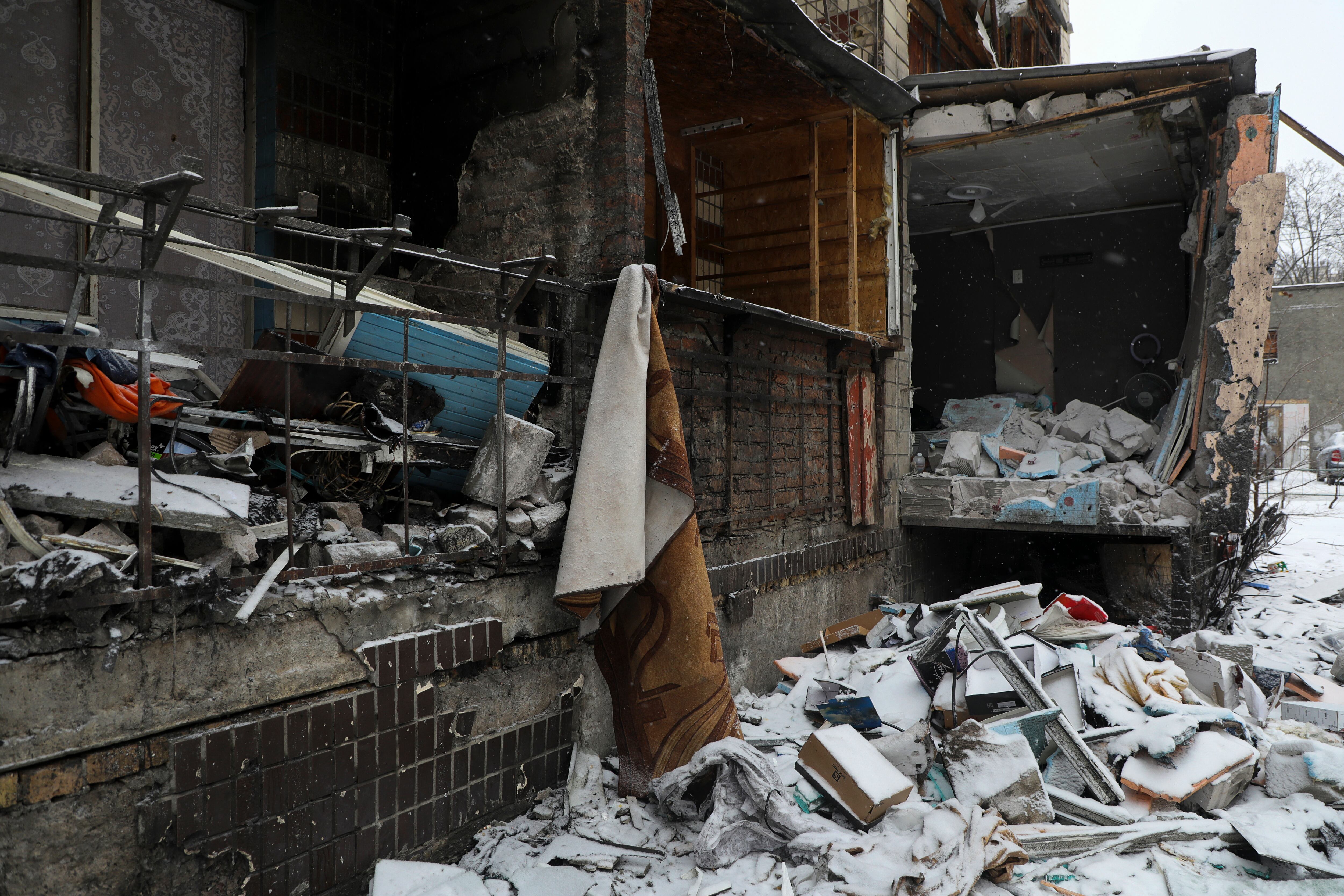 El lugar del ataque con drones rusos contra un edificio residencial en Kiev, Ucrania, el 9 de enero de 2026, en medio de la invasión rusa.