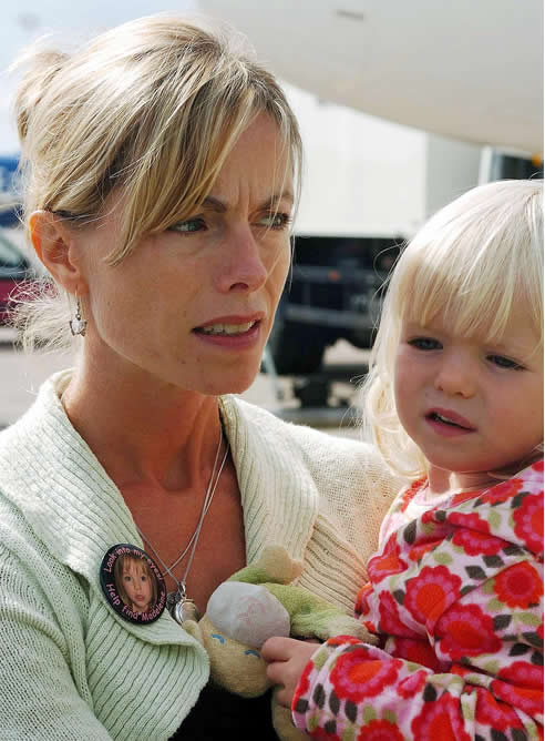 Kate McCann, madre de la desaparecida Madeleine, a su llegada ayer al aerpuerto de East Midlands