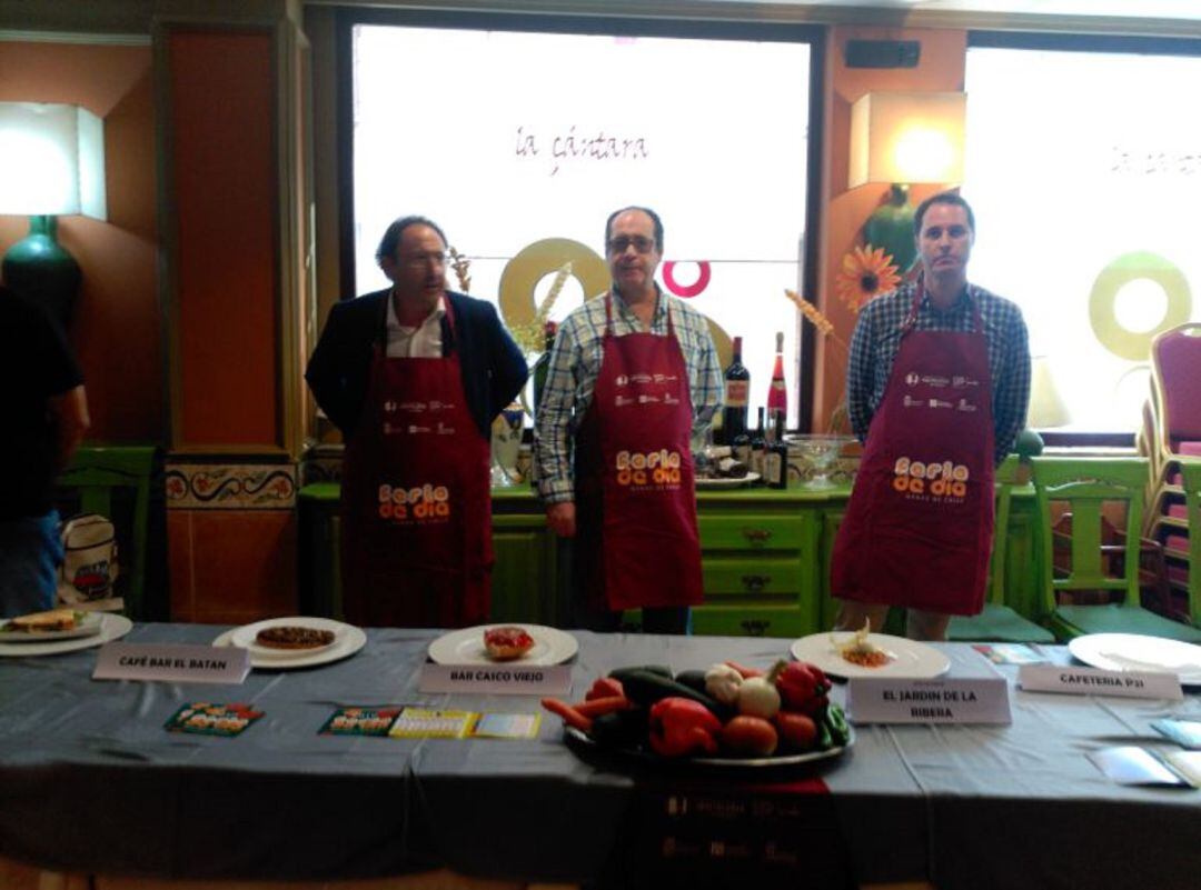 Foto de Archivo. En el centro el presidente de la Asociación de Empresarios de Hostelería, Jorge de Miguel