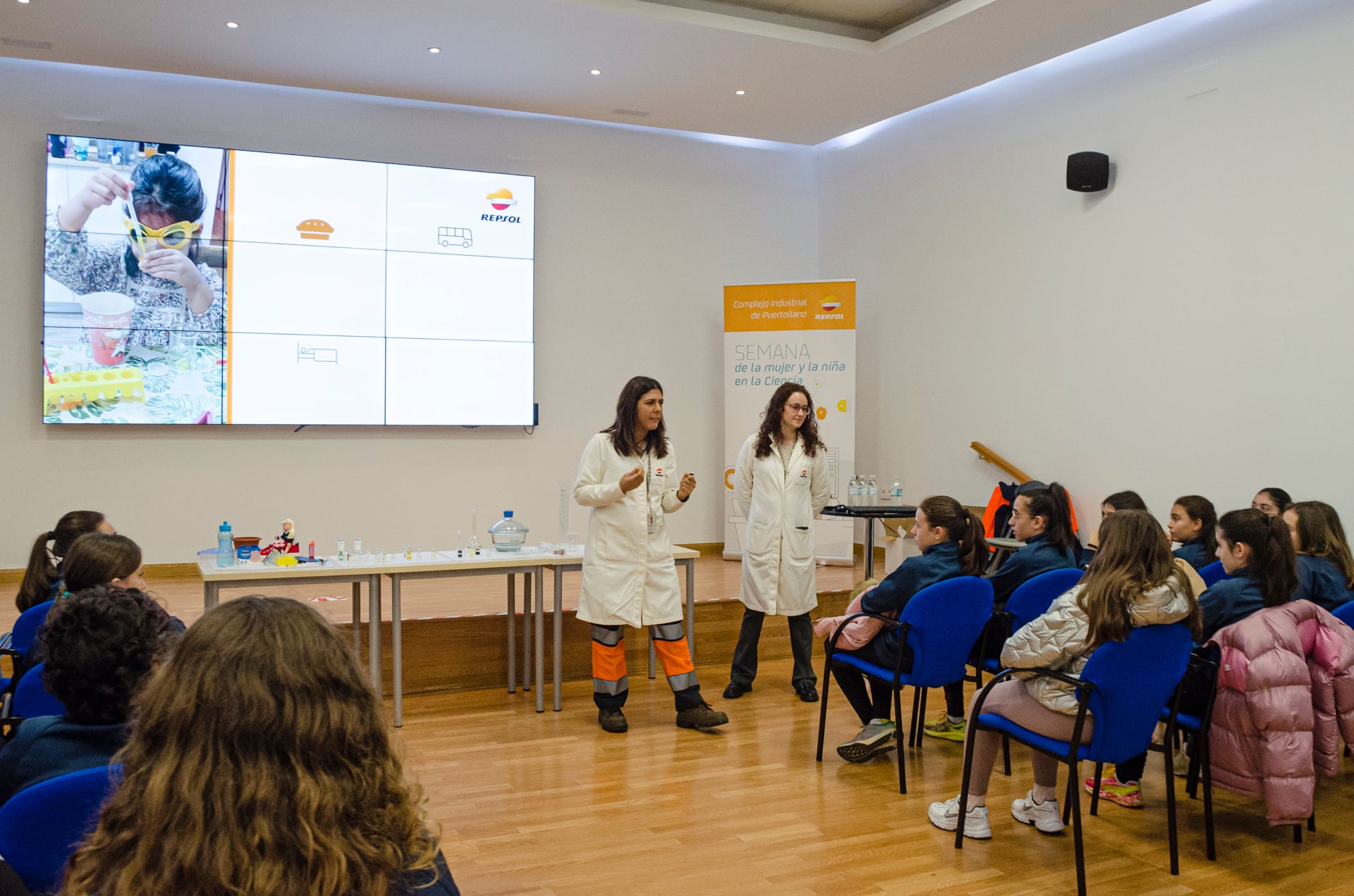 Celebración del Día de la Mujer y la Niña en la Ciencia en Repsol Puertollano