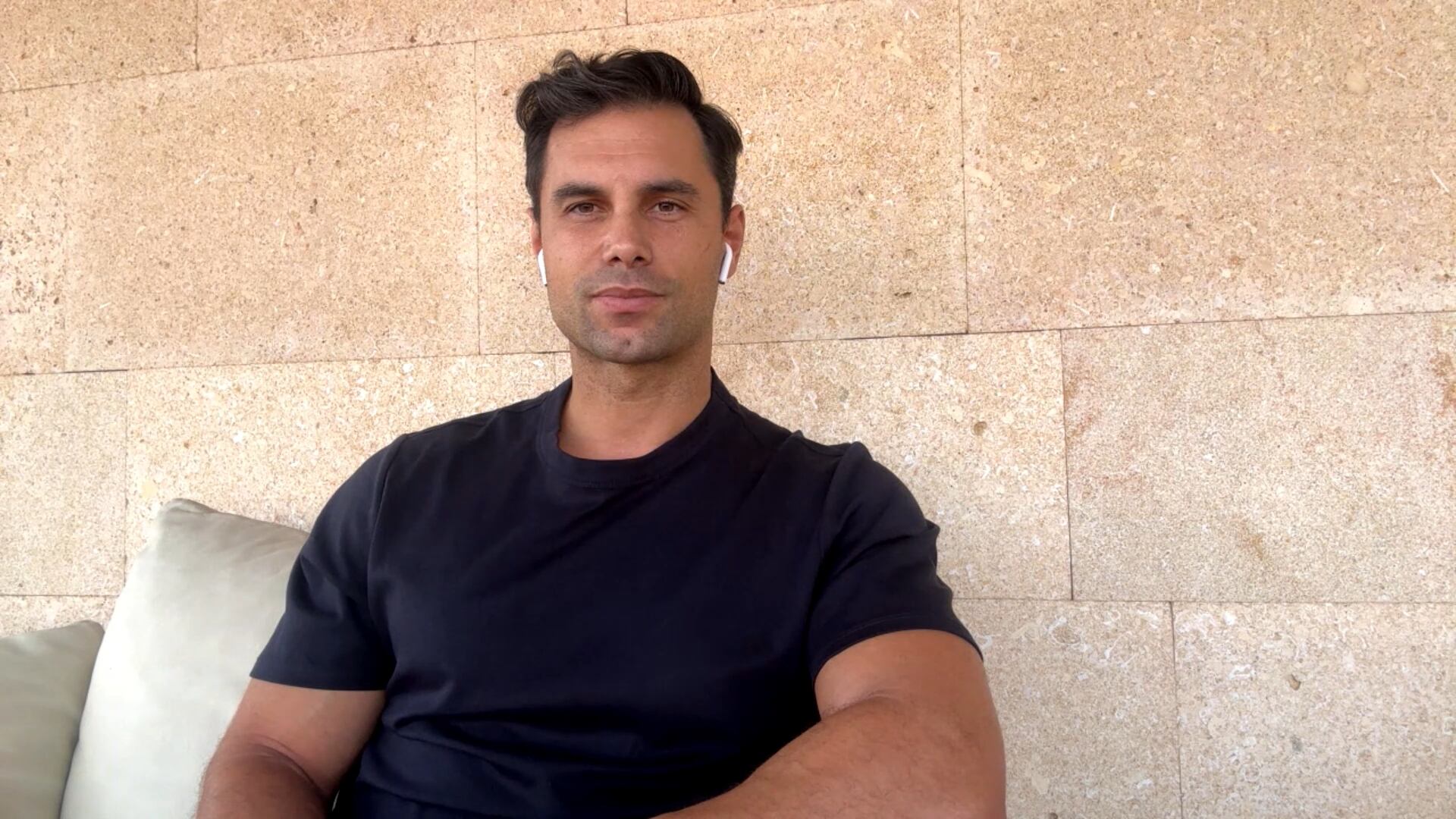 Miguel Serna, exportero del Real Murcia, atiende a Radio Murcia.