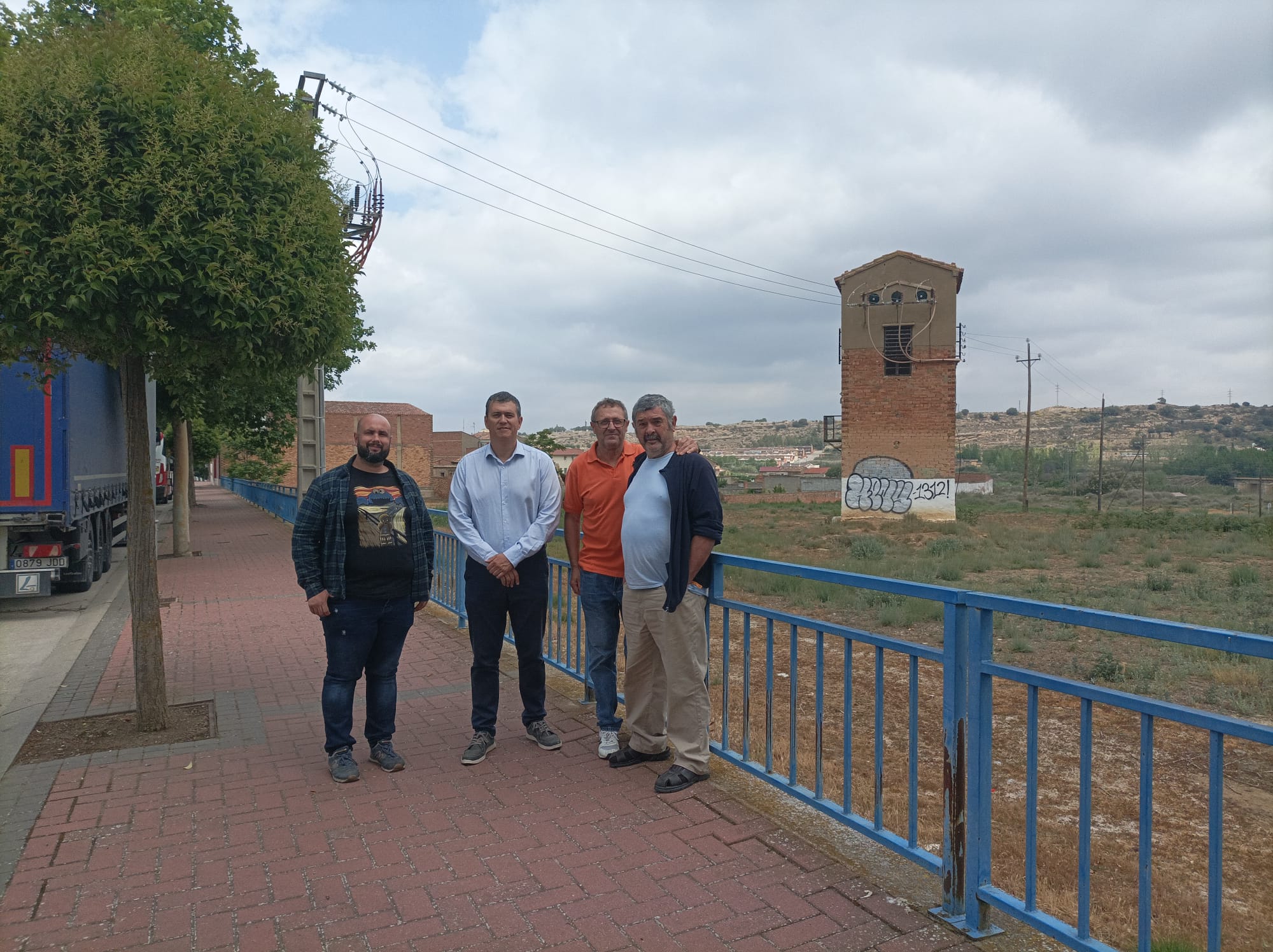 Joaquín Palacín y Ferraz han visitado el solar donde se prevé que se instale el nuevo instituto público en Monzón