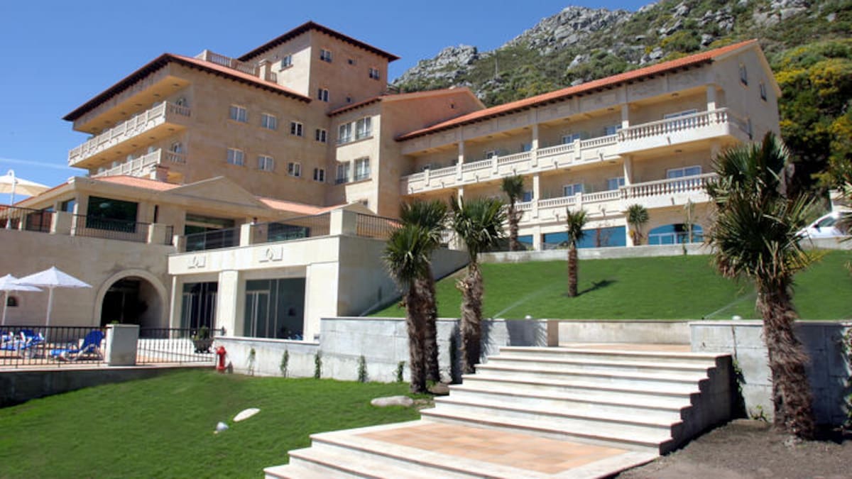 El Concello de Oia requiere el derribo del Talaso