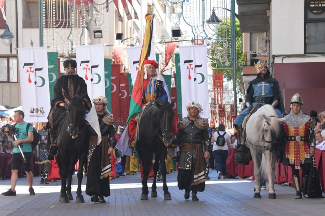 Comienzo del desfile del 75º aniversario, celebrado el 2 de junio de 2019