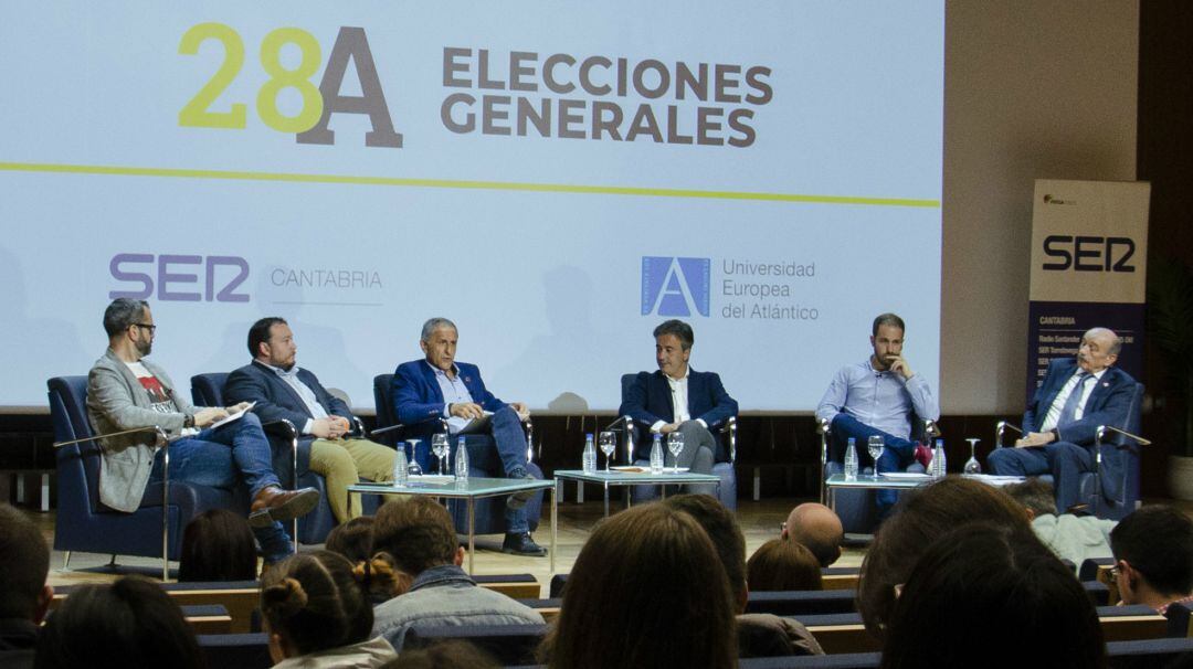 Debate en el salón de actos de La Universidad Europea del Atlántico 