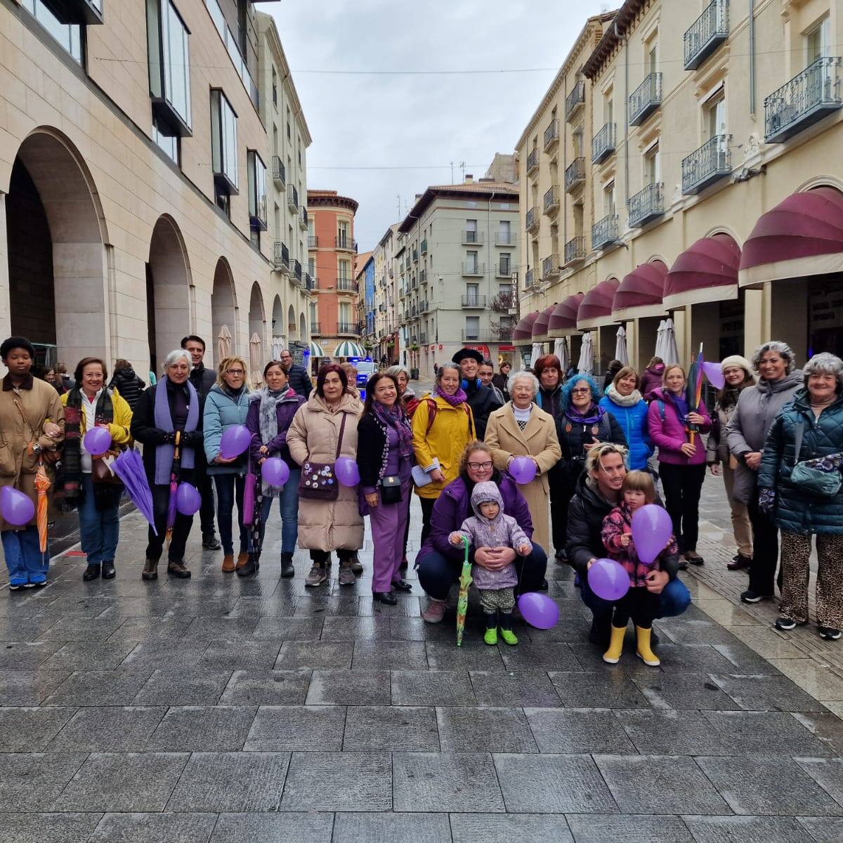 La bicicletada feminista se transforma en andada sin perder la esencia de las reivindicaciones del 8M