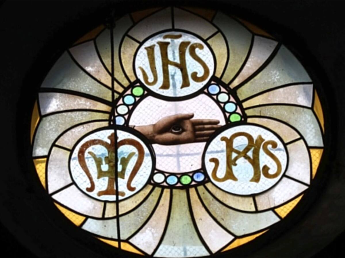 Descubren dos vidrieras de Gaudí en una capilla particular de Barcelona