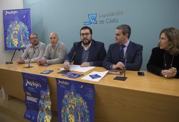 Participantes en la presentación de Jazz Vejer en la Diputación de Cádiz.
