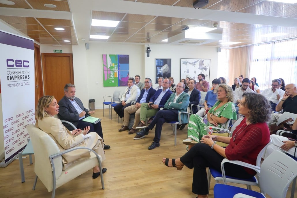 Un momento de la intervención de Rosario Sierra en la sede de la Confederación de Empresarios de Cádiz