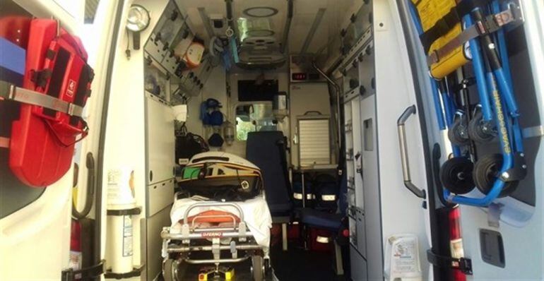 Interior de una ambulancia.