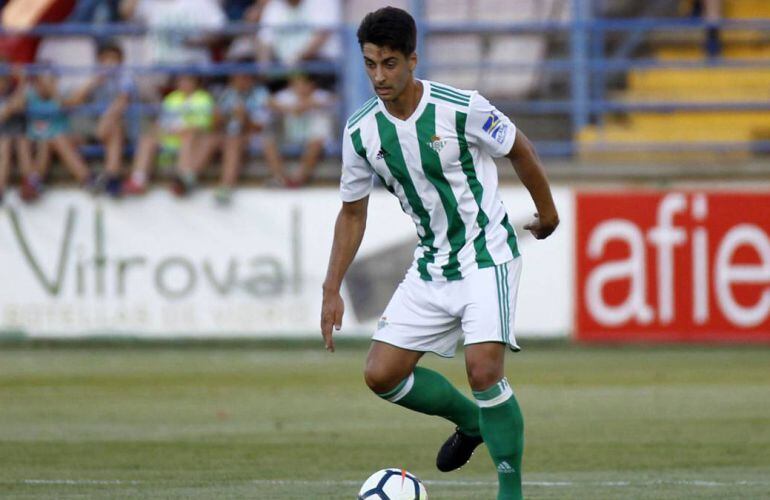 César De la Hoz en un partido con el Real Betis.