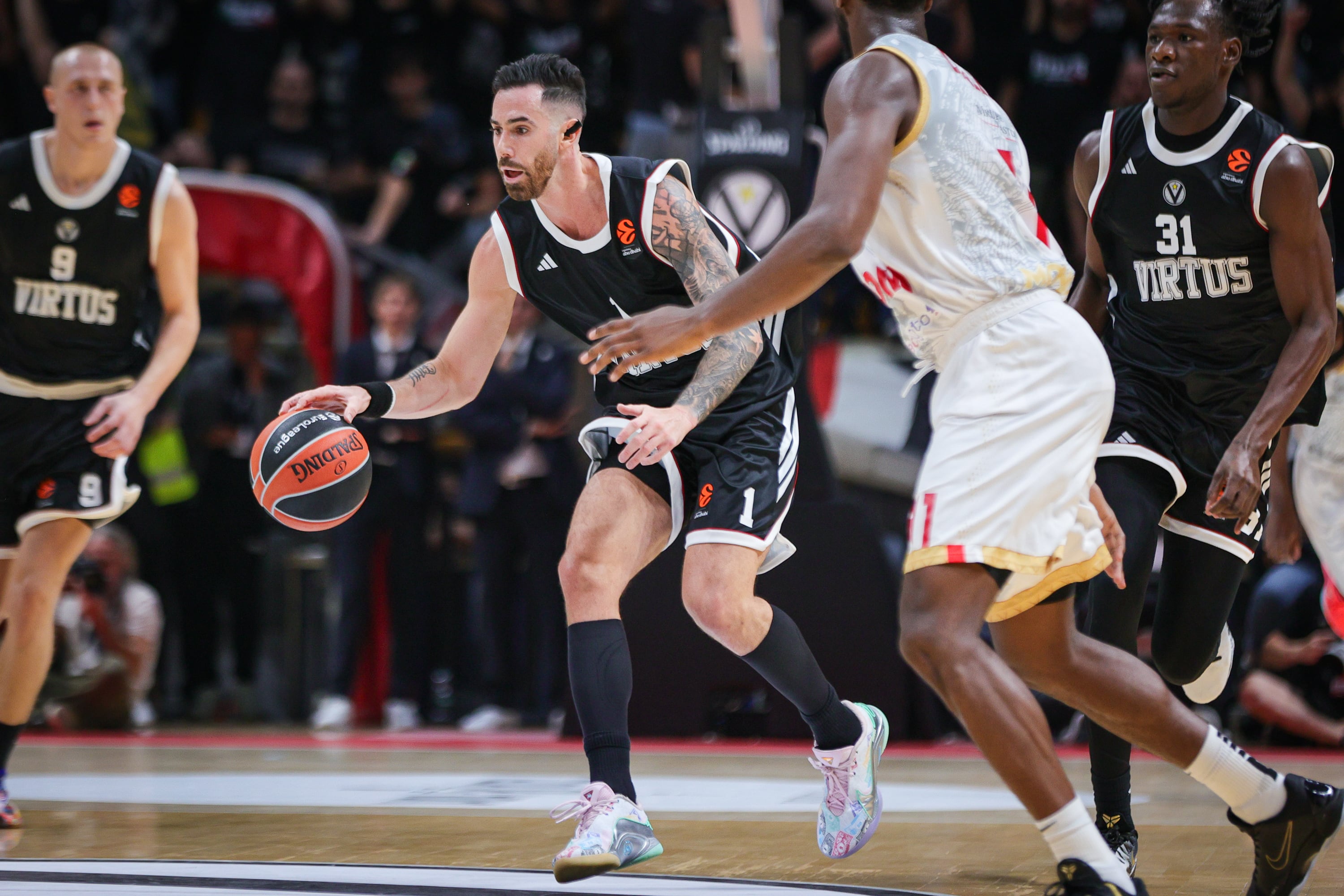 Luca Vildoza, durante el partido de la Virtus Bolonia contra el Mónaco