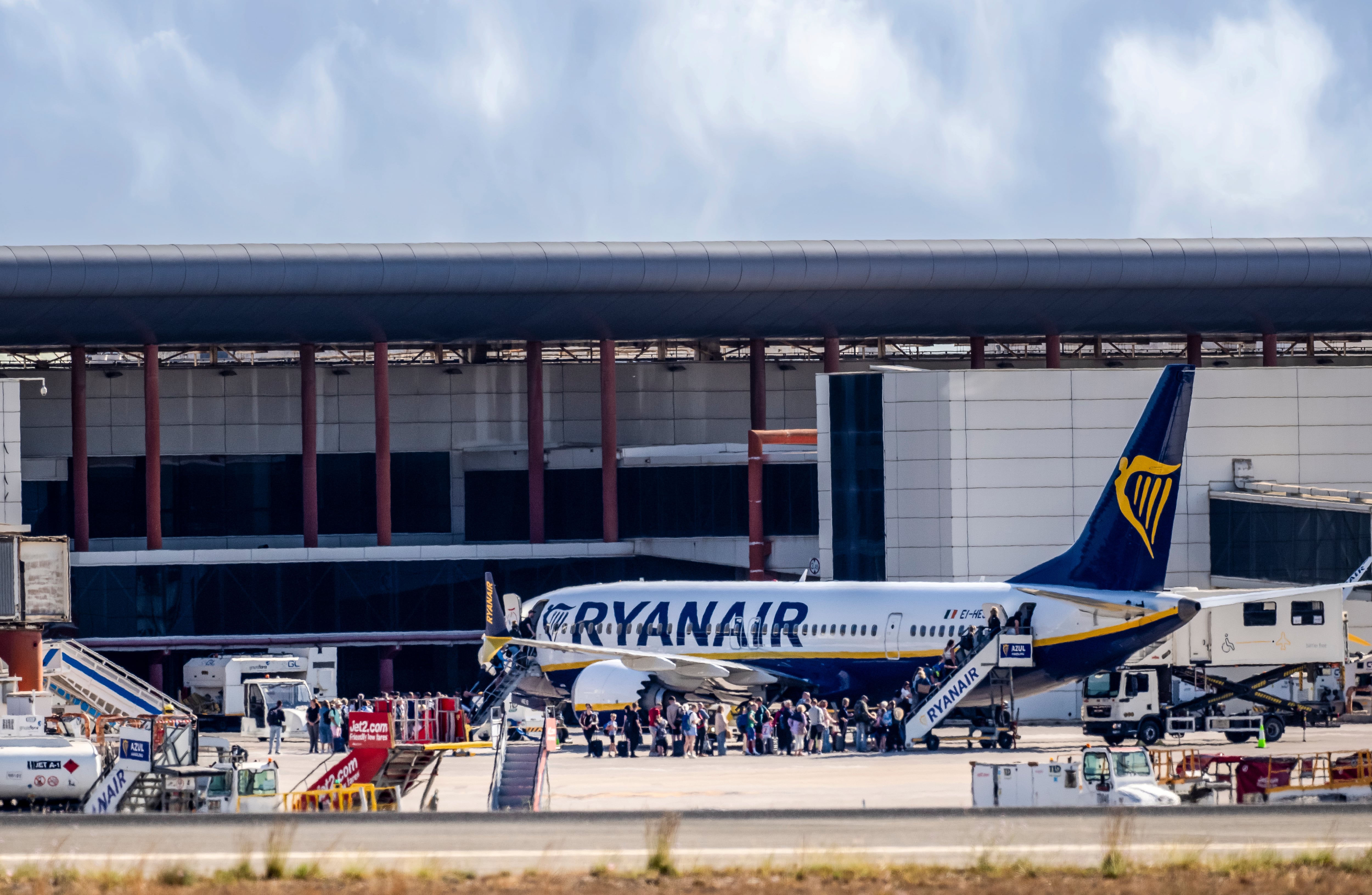 Un avión de Ryanair en el aeropuerto de Alicante-Elche Miguel Hernández.