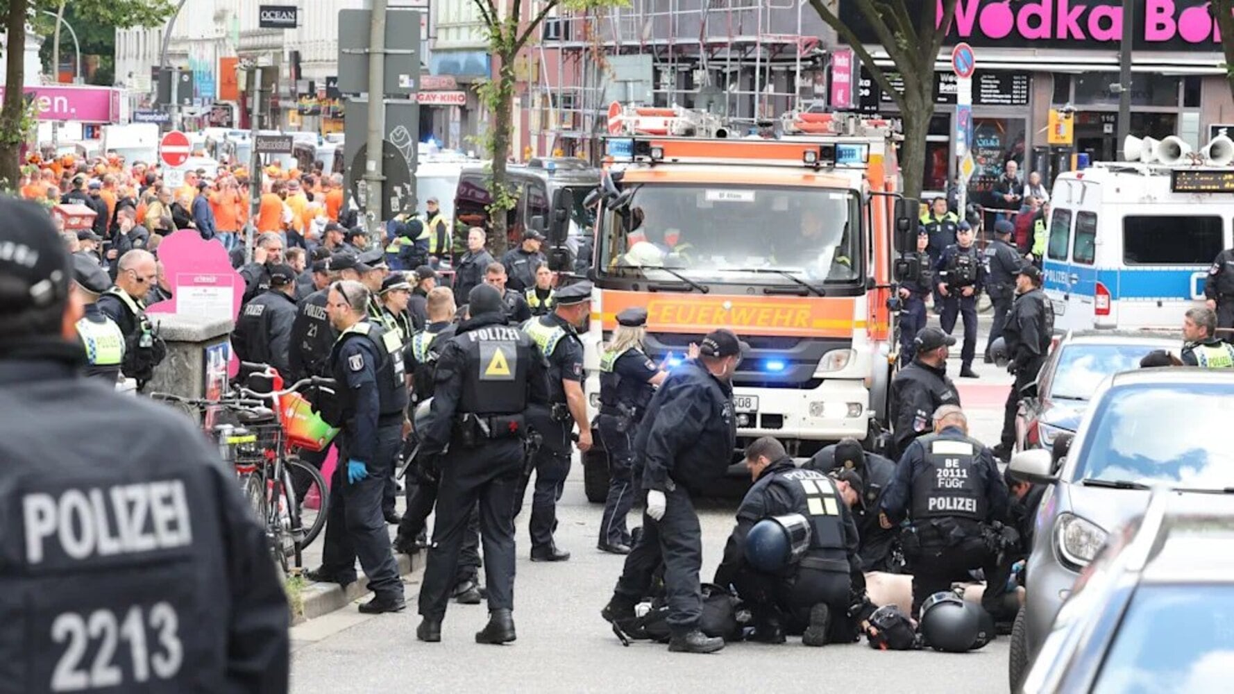 La policía reduce al hombre que irrumpió con un hacha en la &#039;fan zone&#039; de Hamburgo