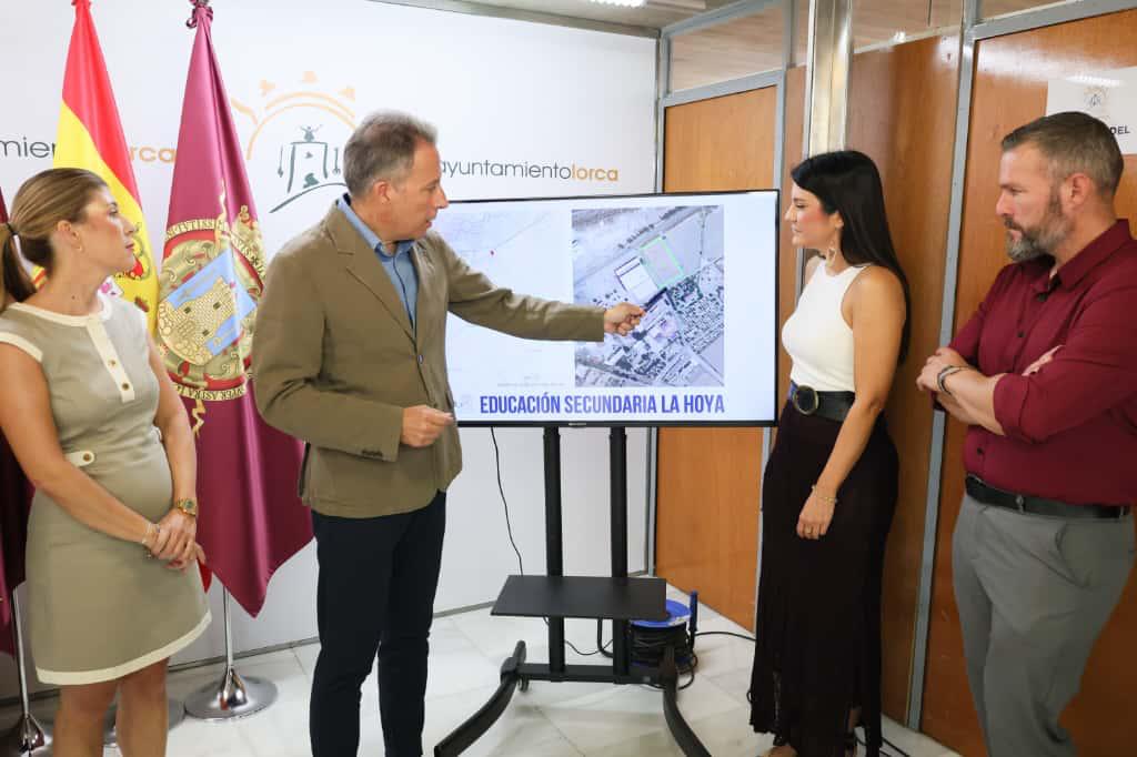 Presentación del proyecto para construir un instituto en La Hoya