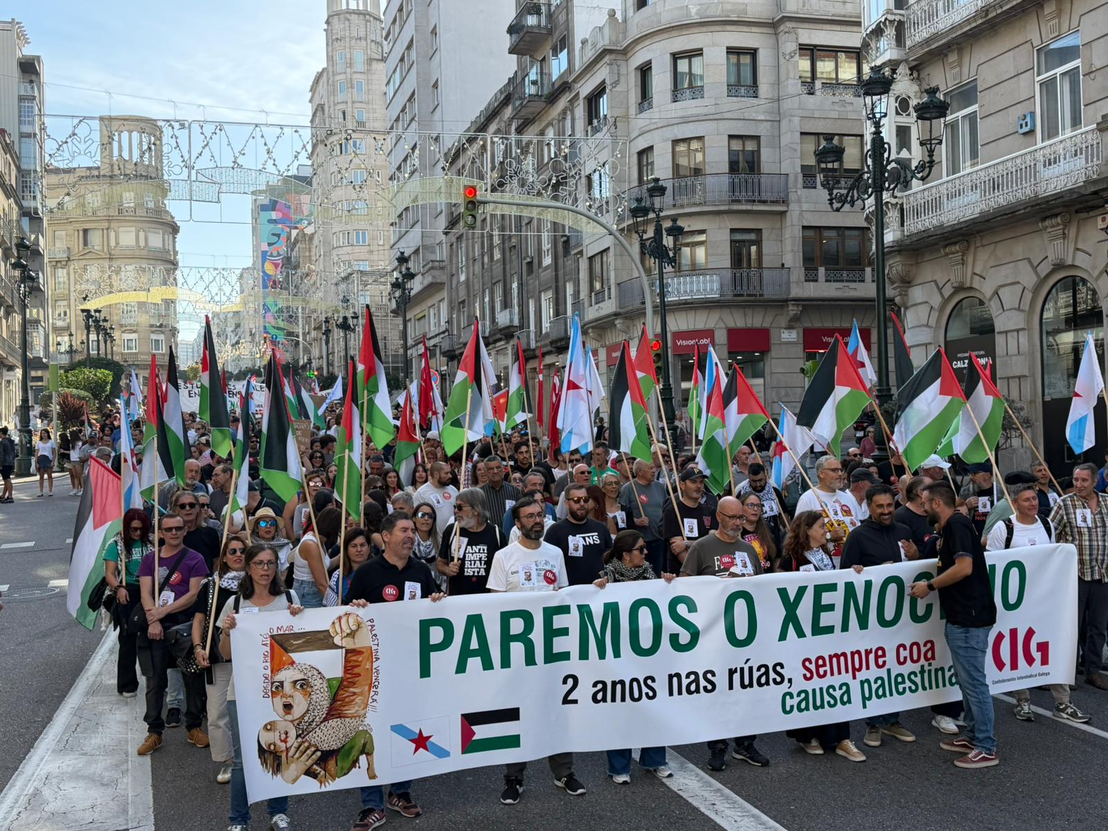 La manifestación contra el genocidio en Palestina de la CIG recorrió las calles de Vigo este miércoles