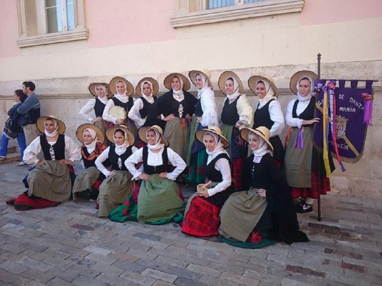 Grupo de Danzas del Ave María, uno de los grupos participantes en el Festival de Danzas &quot;Ciudad de Palencia&quot;