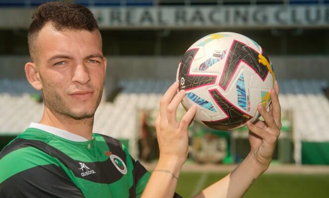 Íñigo Vicente, durante su presentación como jugador del Racing