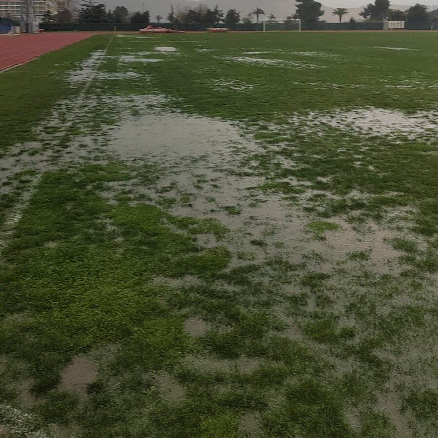 Estat del terreny de joc on la selecció sub17 femenina disputava el partit contra Bielorrússia al preeuropeu de Montenegro.