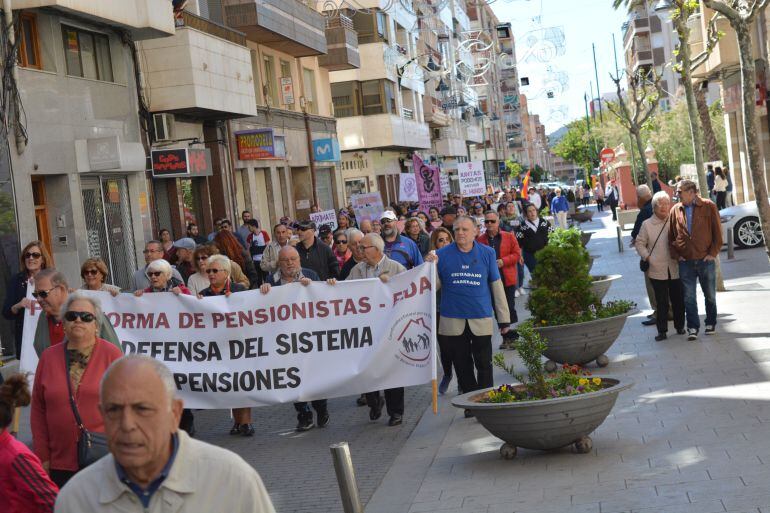 El Día del Trabajador reúne a más de 1300 personas en Elda