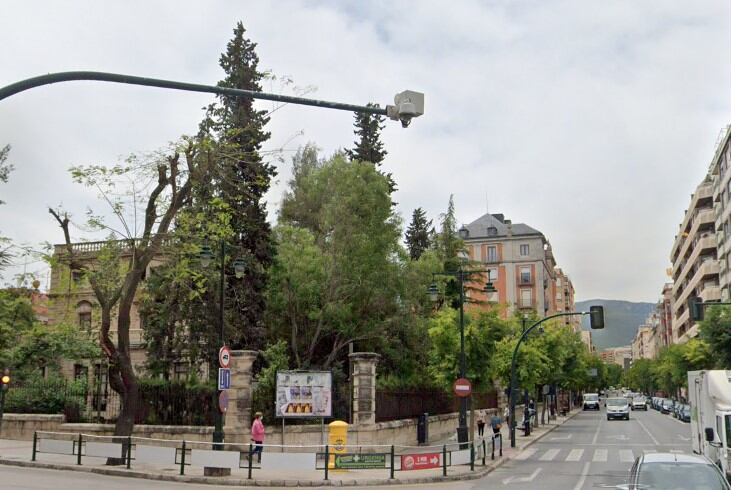 Cámara de control de tráfico en la Alameda Camilo Sesto de Alcoy