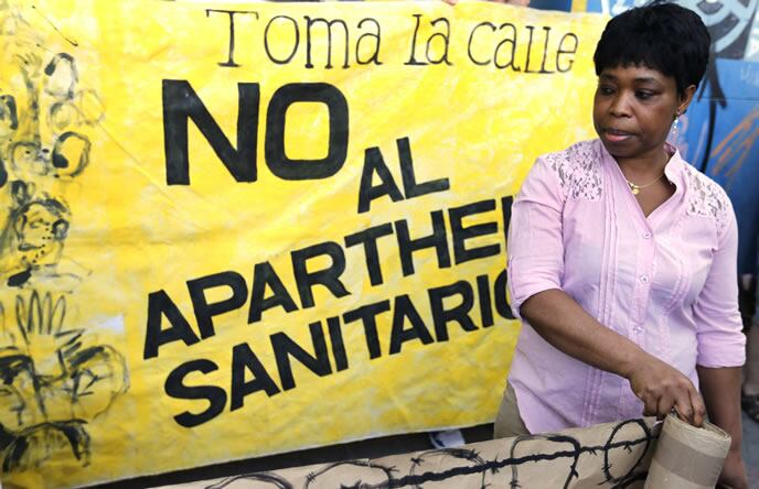 Asociaciones de inmigrantes y en defensa de los derechos humanos se manifiestan frente al Hospital Gregorio Marañón de Madrid