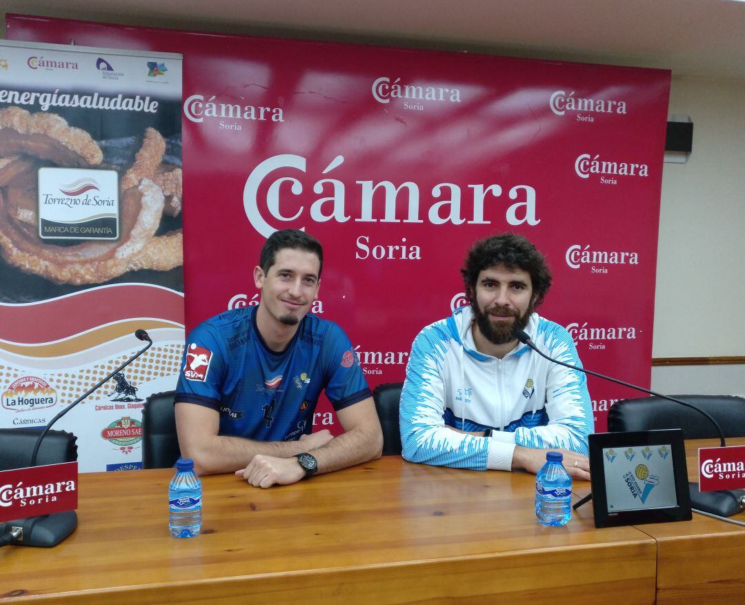 Ignacio Sánchez, durante su presentación, junto a Manolo Sevillano.