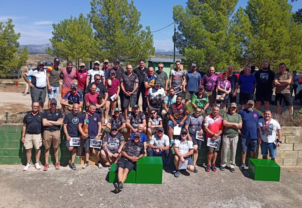 Participantes en la tirada celebrada en Huesca