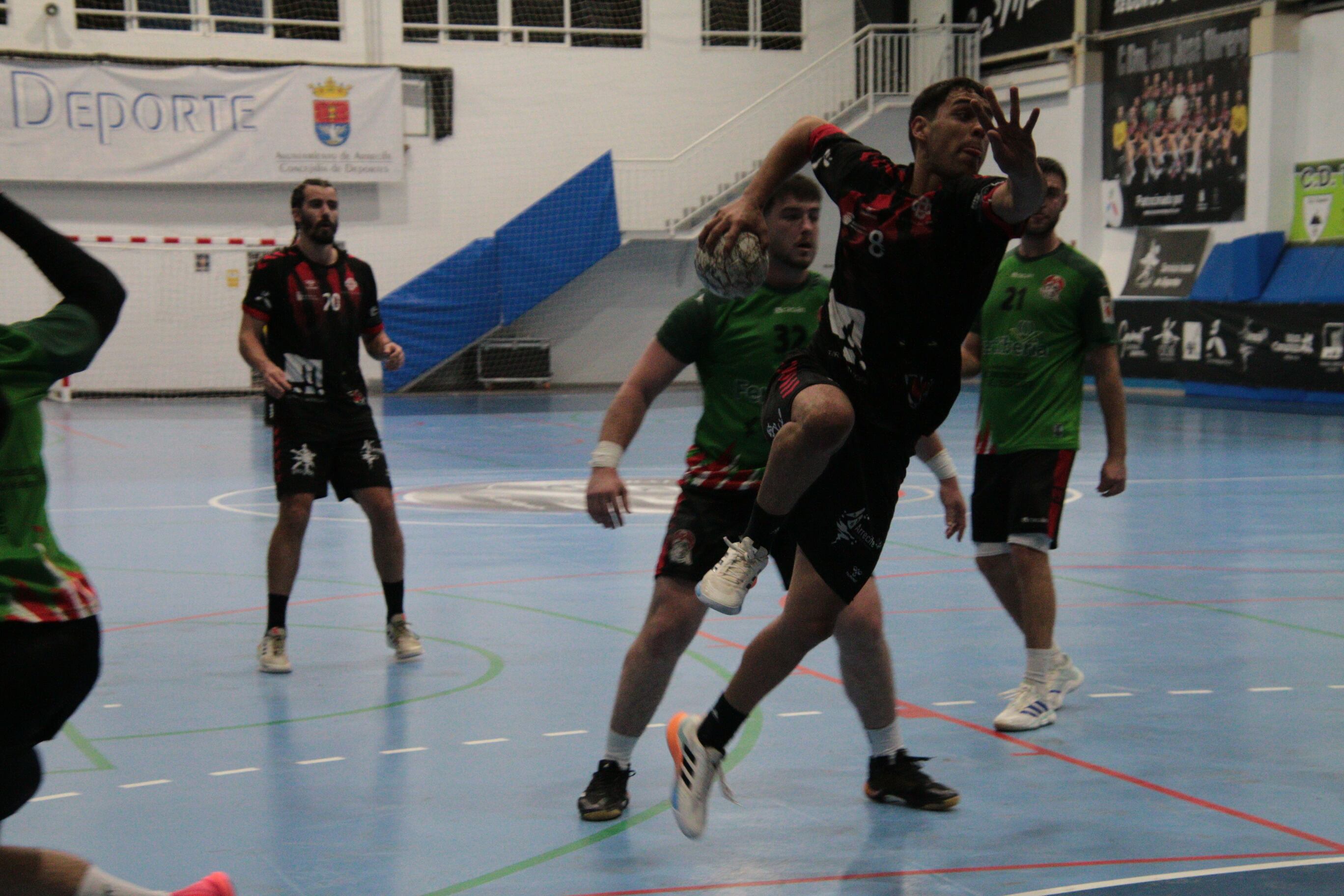 Aco Martín en un partido del Balonmano Lanzarote Ciudad de Arrecife.