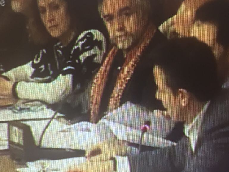 En primer término el Portavoz de Ciudadanos en el Ayuntamiento de Palencia, Juan Pablo Izquierdo, observado por algunos concejales socialistas