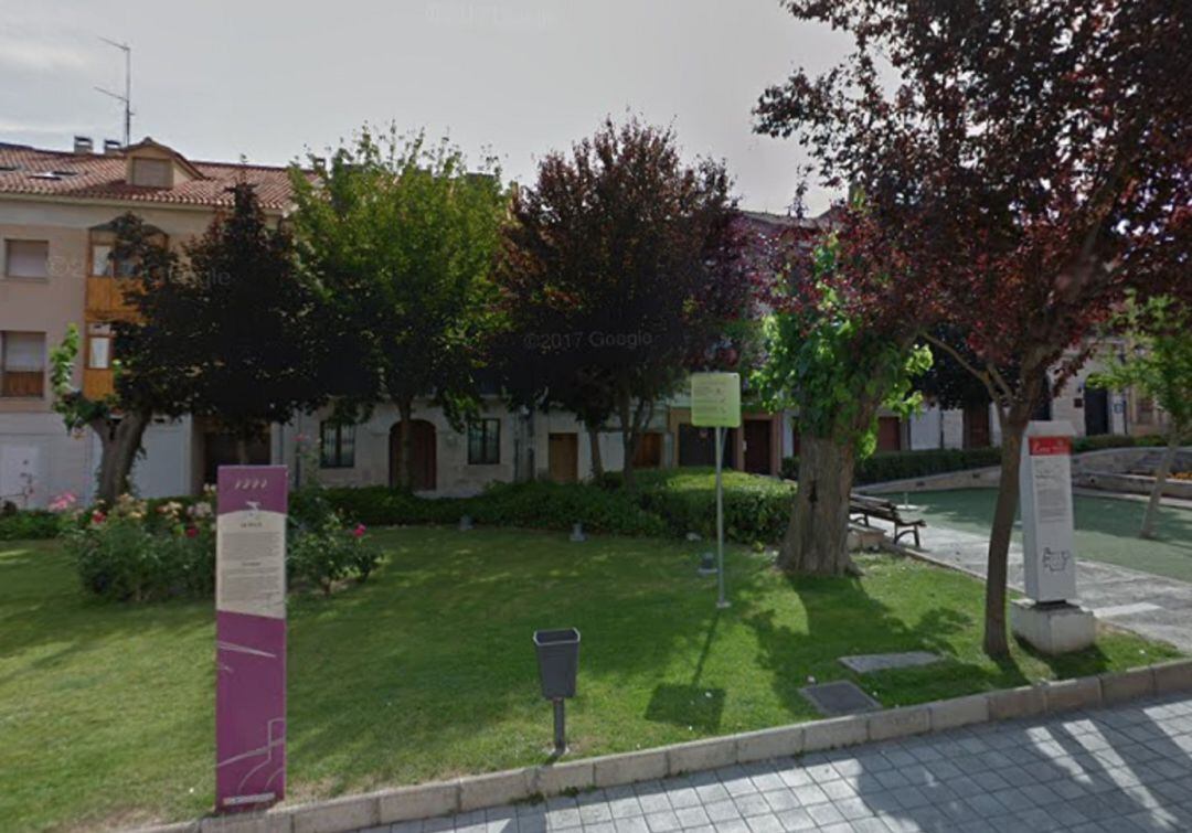 Al fondo el edificio donde se abrirá el Centro de Difusión Agroalimentaria