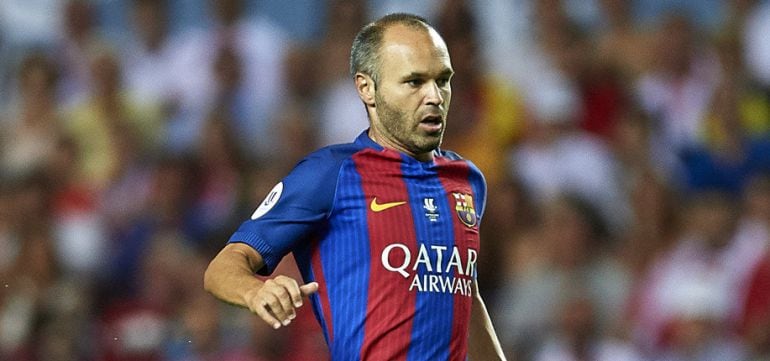 Andrés Iniesta, momentos antes de caer lesionado en la ida de la Supercopa de España.