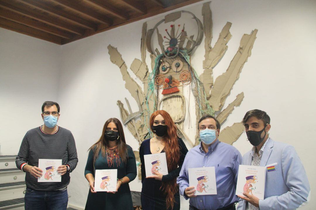 El libro se presentó este martes en la sala Buñuel del Almacén, donde se completó el aforo manteniendo todas las medidas de seguridad.