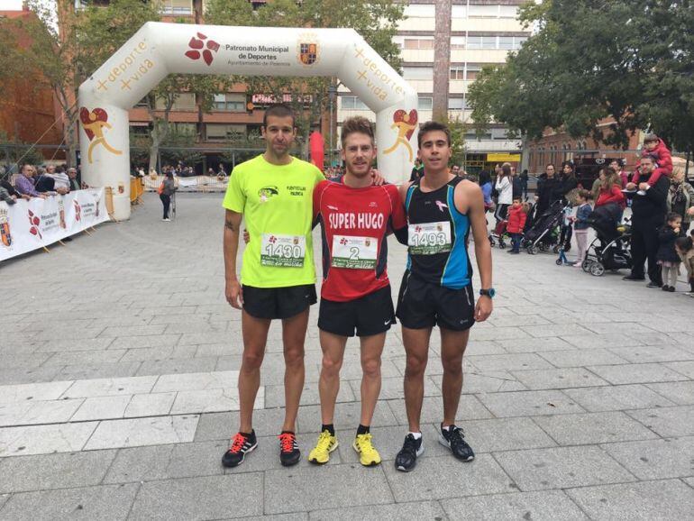Podio de la categoría masculina con David García Catalina en el centro.