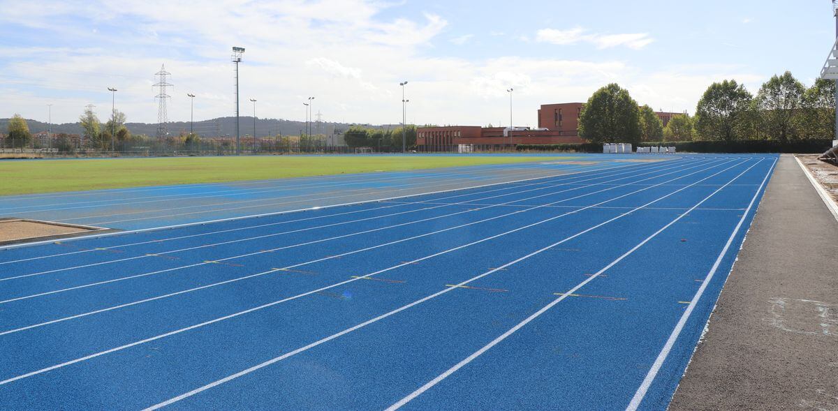 Imagen de la nueva pista de atletismo ubicada en el Campus de Vegazana