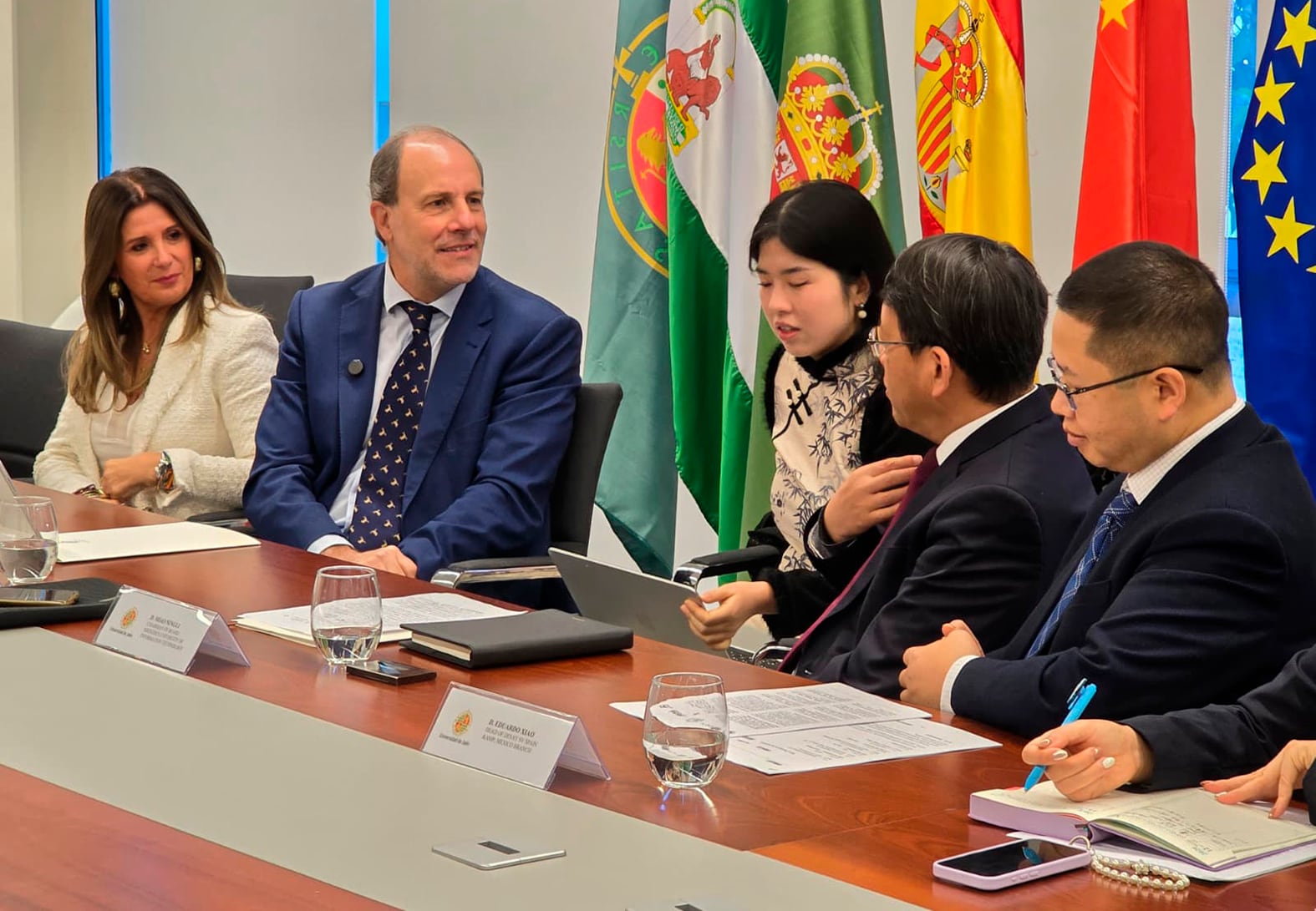 Firma del protocolo de actuación entre ambas universidades.