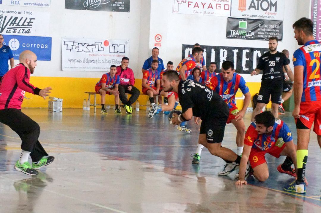 El Bm. Elda - C.E.E. fue superior al Almoradí